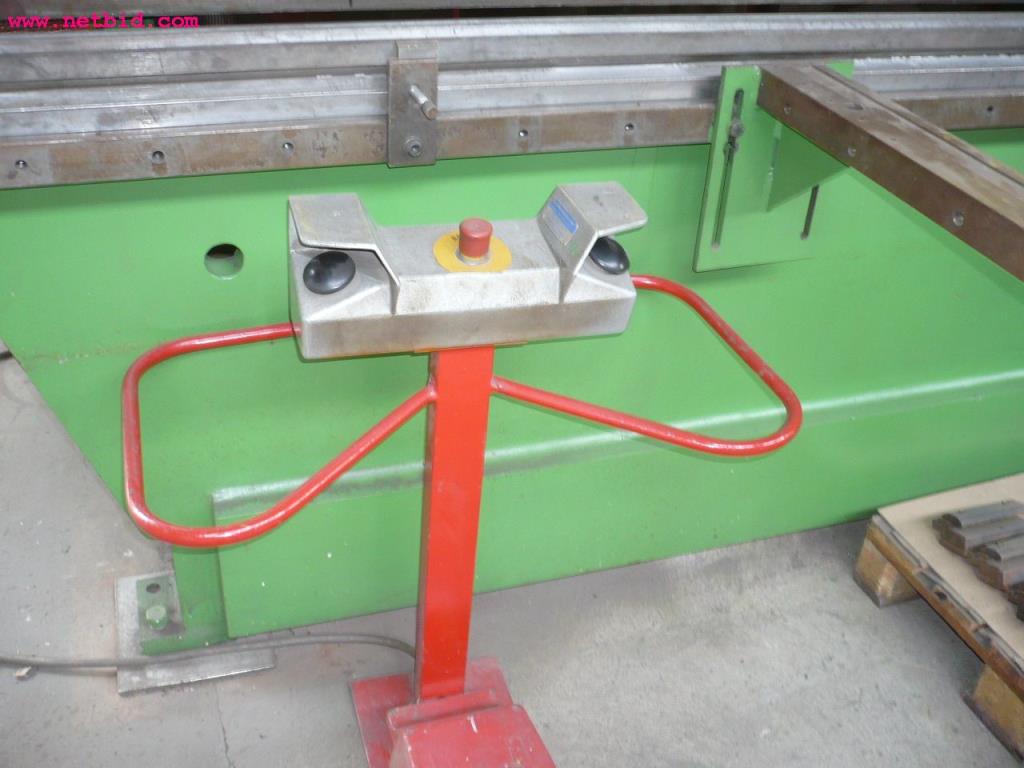 well maintained machinery for sheet metal working-2
