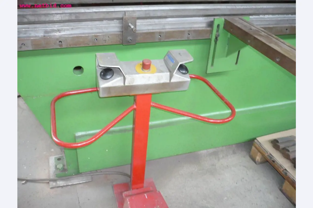 well maintained machinery for sheet metal working-2