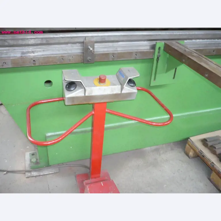 well maintained machinery for sheet metal working-2