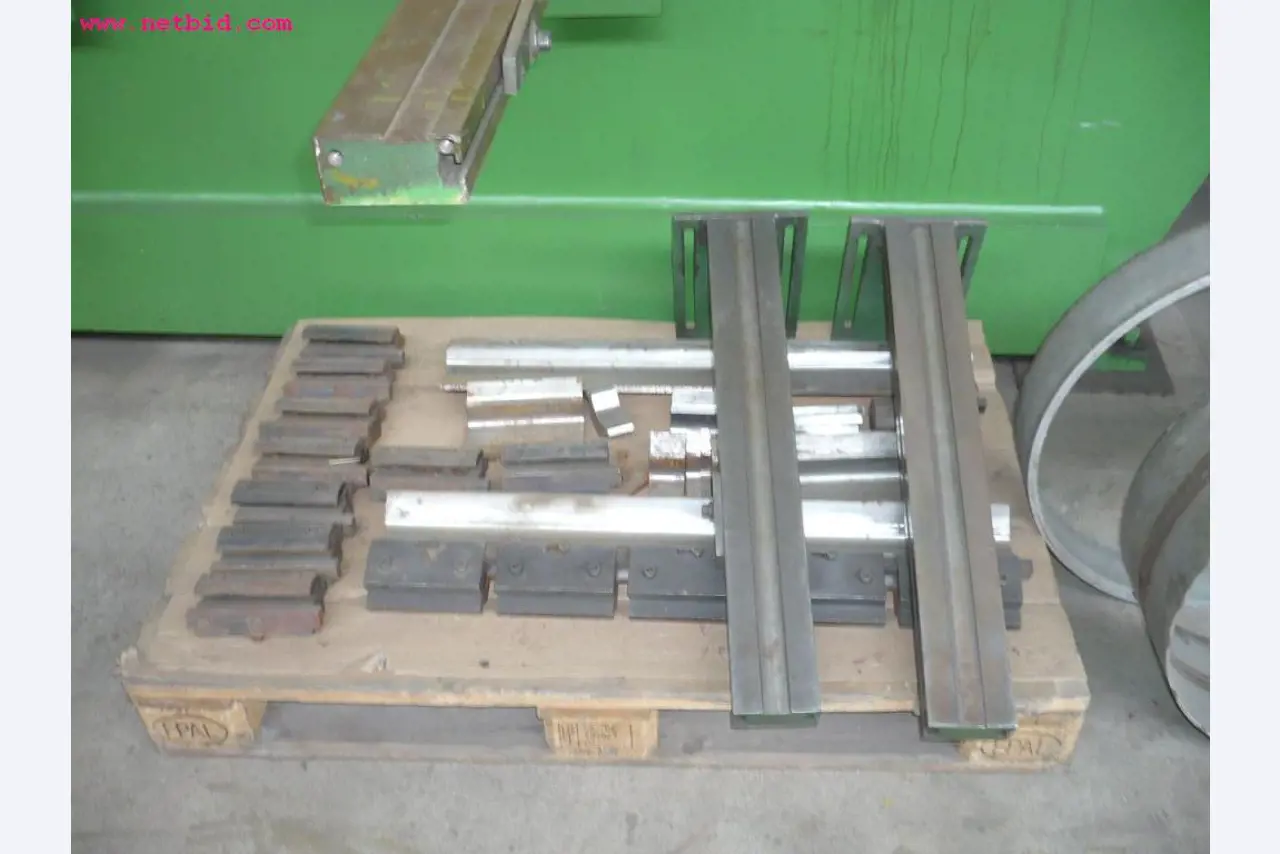 well maintained machinery for sheet metal working-3