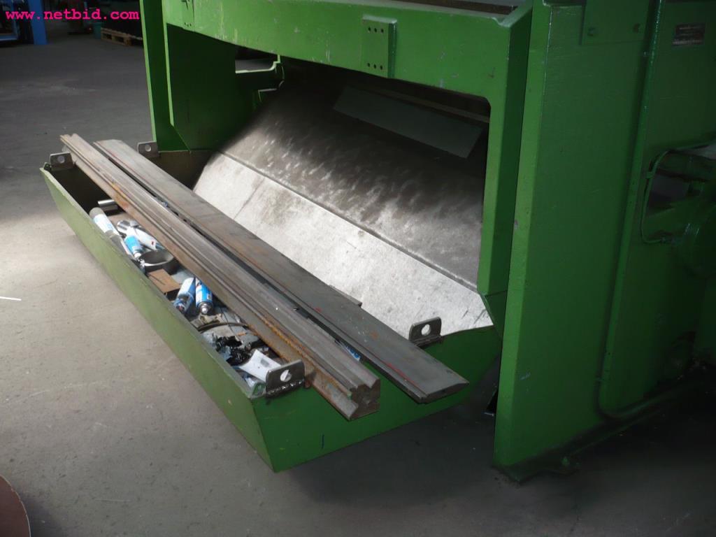 well maintained machinery for sheet metal working-4