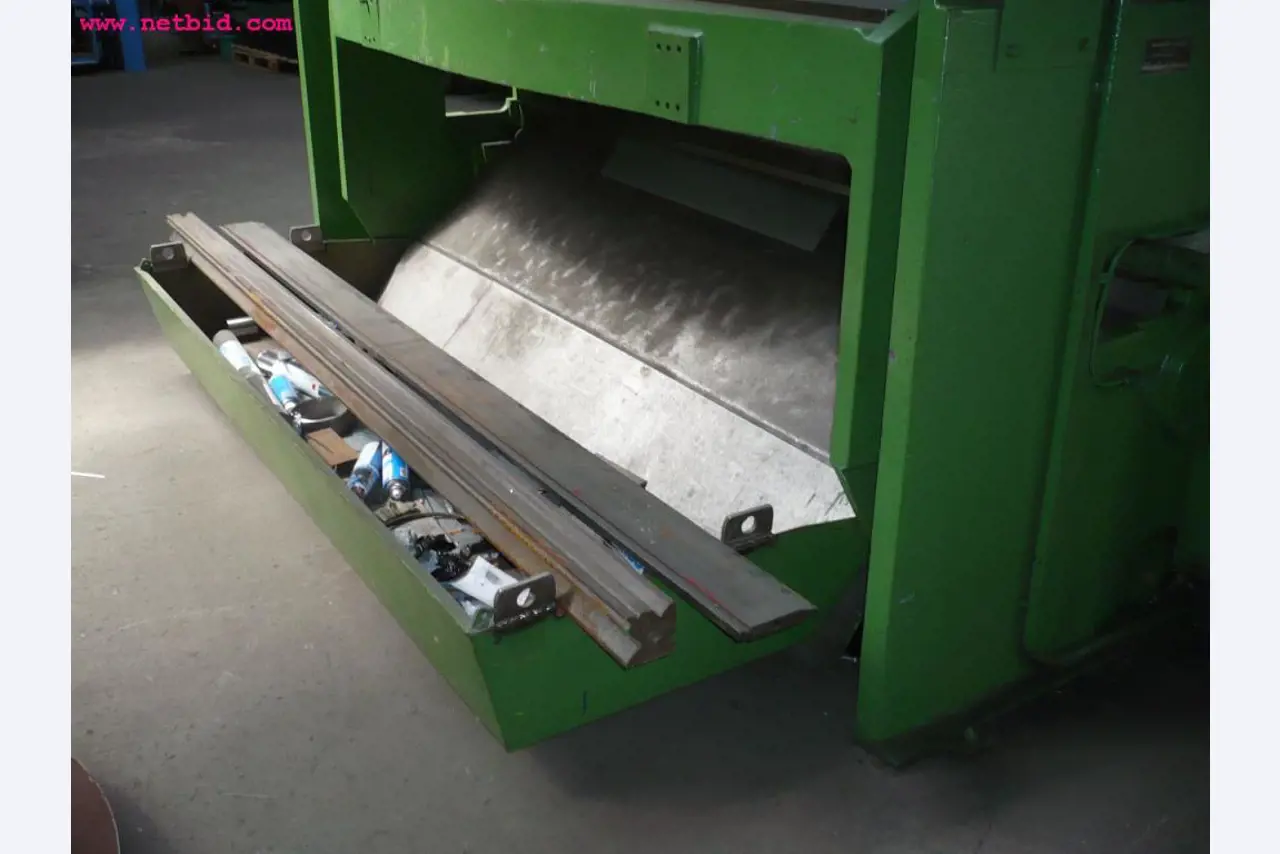 well maintained machinery for sheet metal working-4