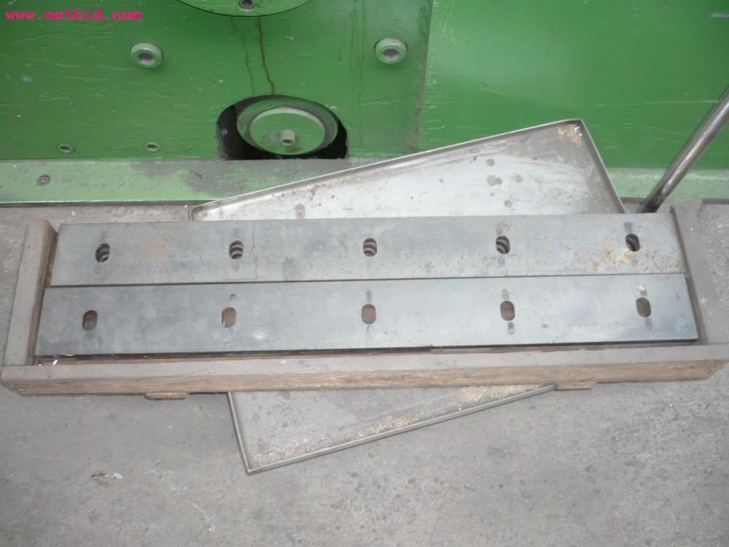 well maintained machinery for sheet metal working-4