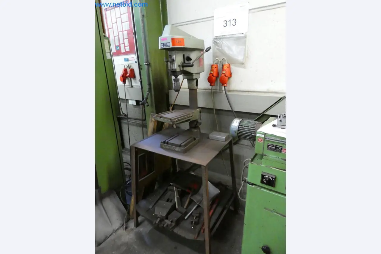 Dobrze utrzymane maszyny oraz sprzęt operacyjny i biurowy z sektora produkcji narzędzi / obróbki metali-1