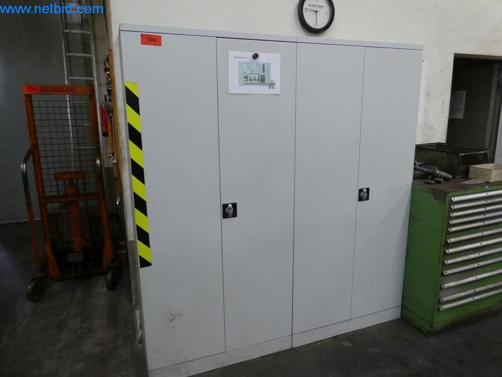 Máquinas bem conservadas, bem como equipamento operacional e de escritório do sector da fabricação de ferramentas / metalurgia-1