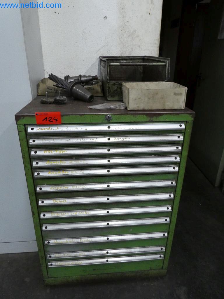 Máquinas bem conservadas, bem como equipamento operacional e de escritório do sector da fabricação de ferramentas / metalurgia-3