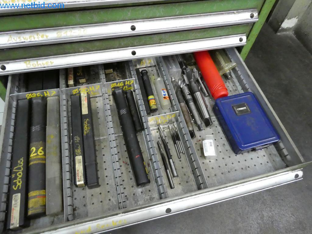 Máquinas bem conservadas, bem como equipamento operacional e de escritório do sector da fabricação de ferramentas / metalurgia-6