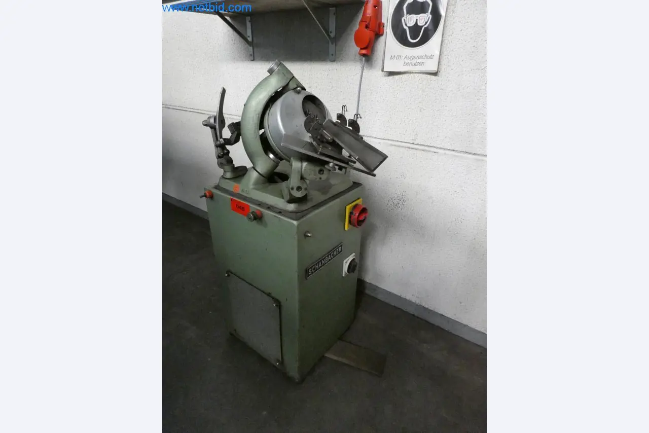 Máquinas bem conservadas, bem como equipamento operacional e de escritório do sector da fabricação de ferramentas / metalurgia-1