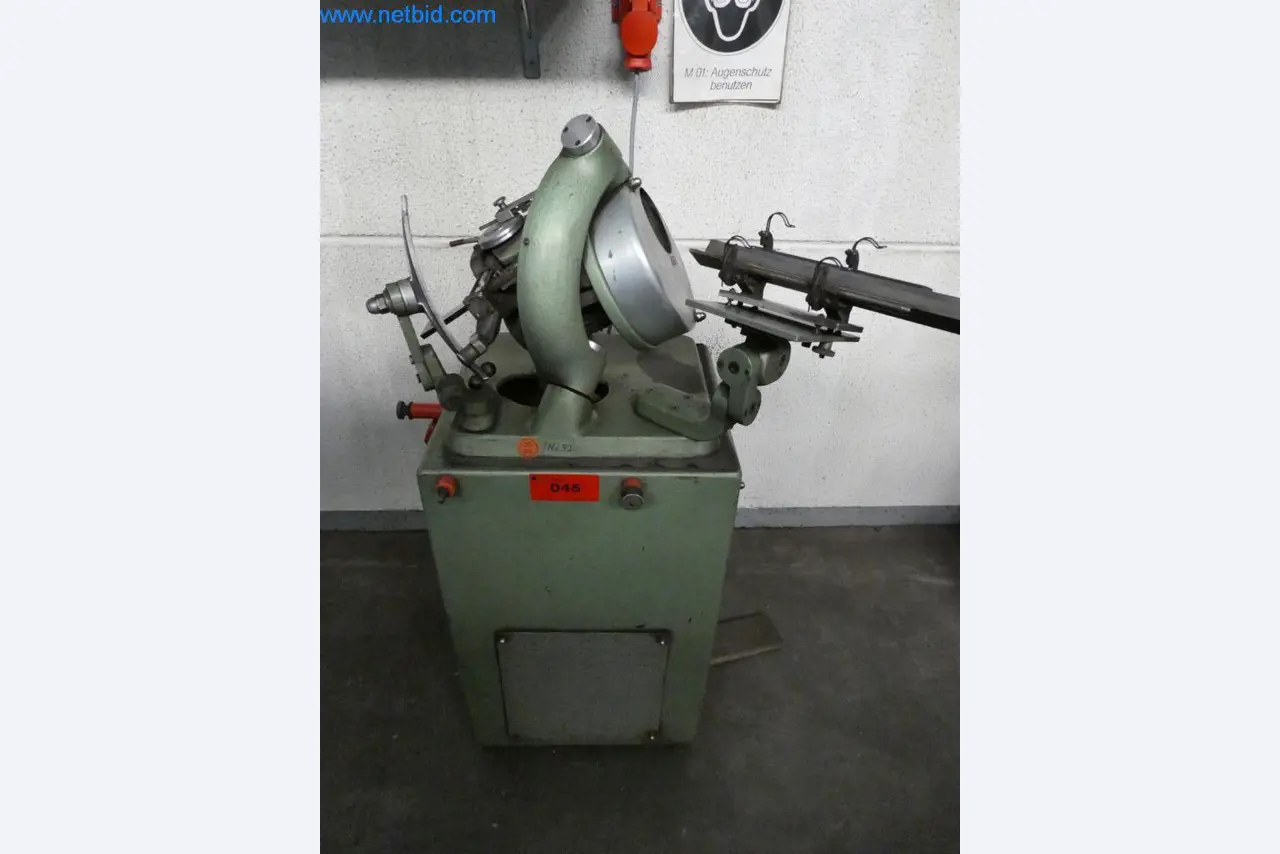 Máquinas bem conservadas, bem como equipamento operacional e de escritório do sector da fabricação de ferramentas / metalurgia-2