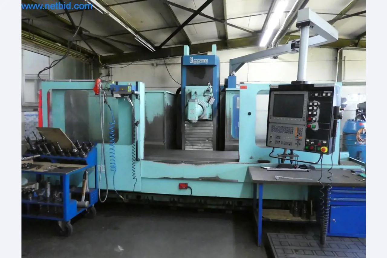 Máquinas bem conservadas, bem como equipamento operacional e de escritório do sector da fabricação de ferramentas / metalurgia-1