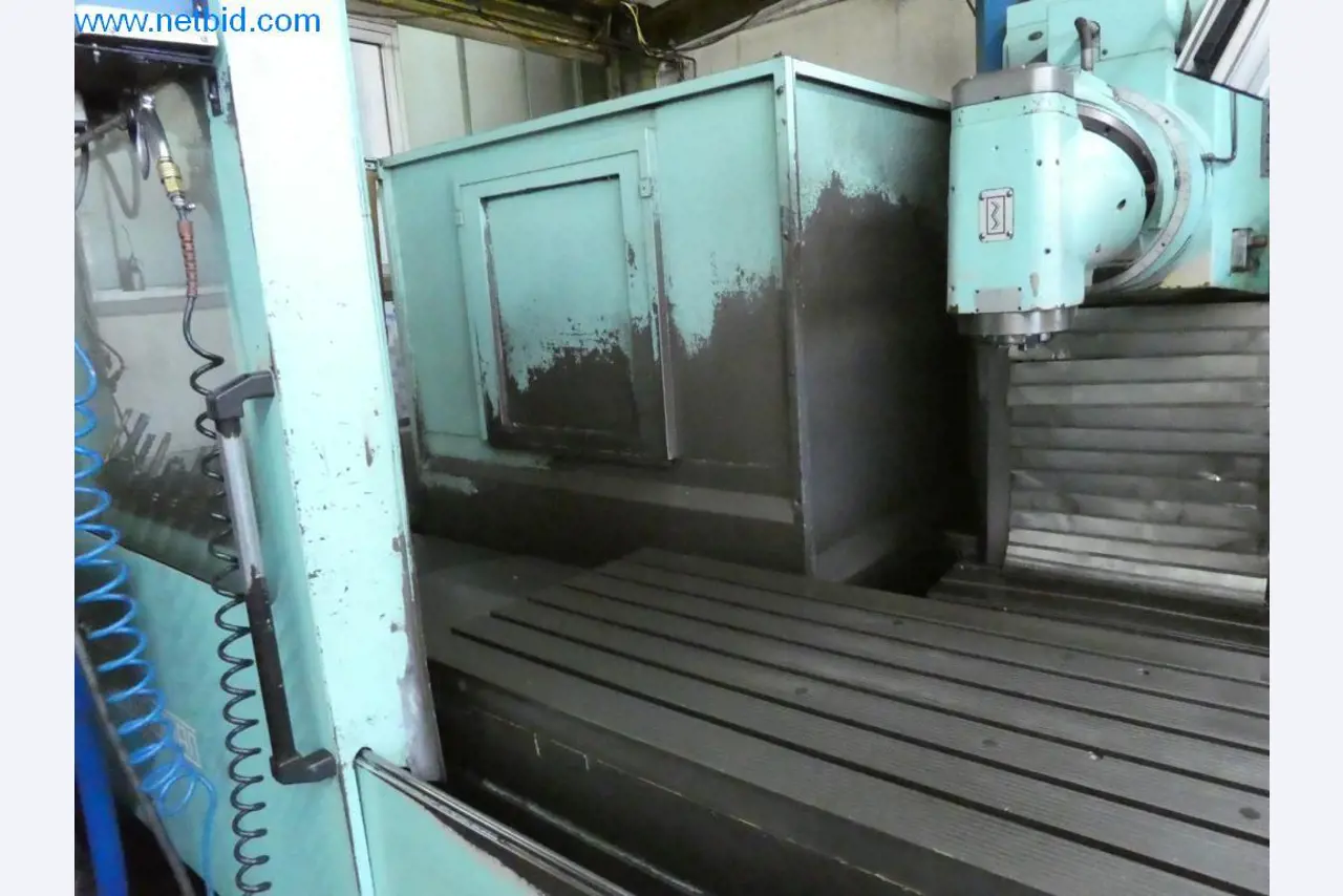 Máquinas bem conservadas, bem como equipamento operacional e de escritório do sector da fabricação de ferramentas / metalurgia-4