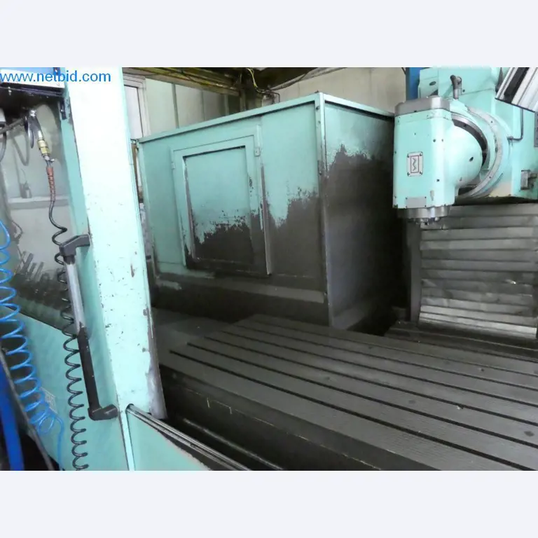 Máquinas bem conservadas, bem como equipamento operacional e de escritório do sector da fabricação de ferramentas / metalurgia-4