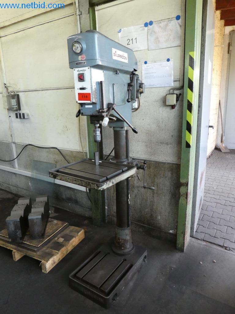 Máquinas bem conservadas, bem como equipamento operacional e de escritório do sector da fabricação de ferramentas / metalurgia-2