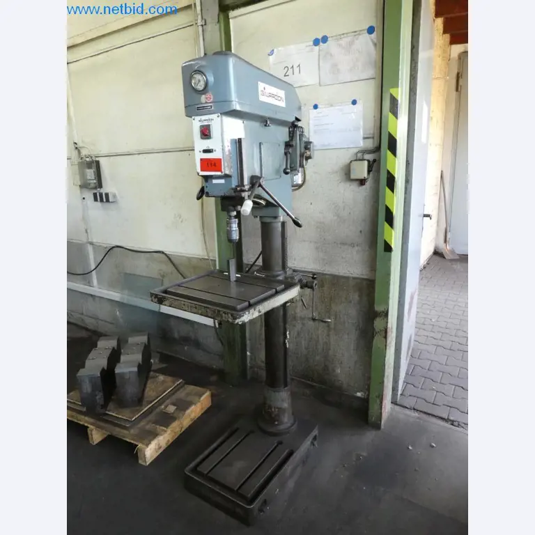 Machines entretenues ainsi que l'équipement de l'entreprise et du commerce dans le domaine de la construction d'outils / du travail des métaux-2