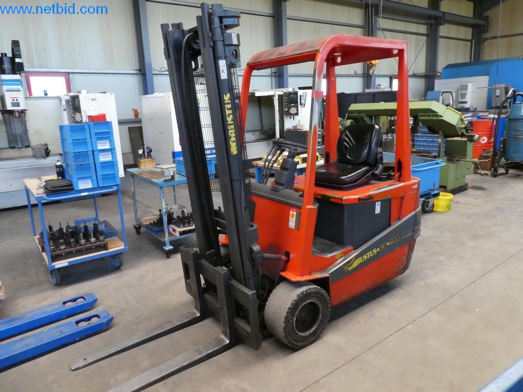 Máquinas bem conservadas, bem como equipamento operacional e de escritório do sector da fabricação de ferramentas / metalurgia-1