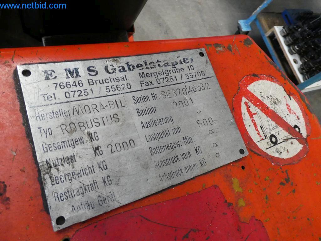 Máquinas bem conservadas, bem como equipamento operacional e de escritório do sector da fabricação de ferramentas / metalurgia-5