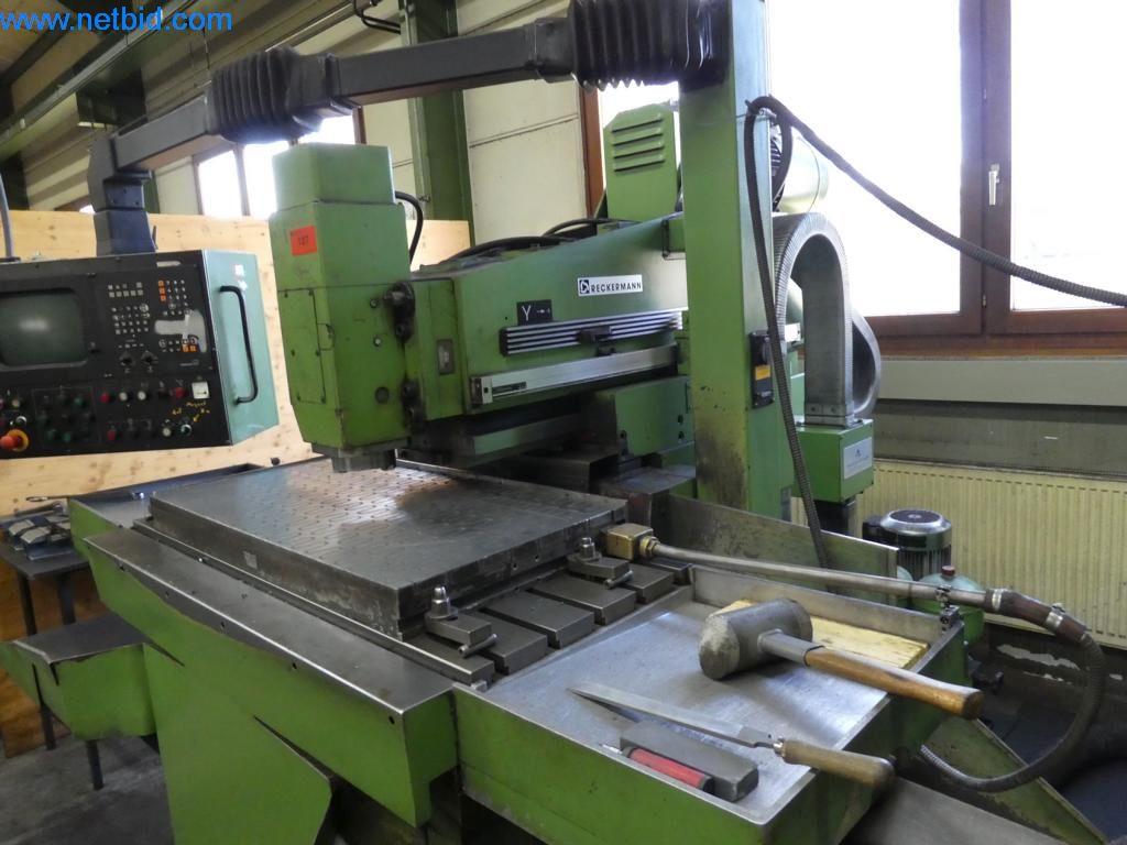 Máquinas bem conservadas, bem como equipamento operacional e de escritório do sector da fabricação de ferramentas / metalurgia-2