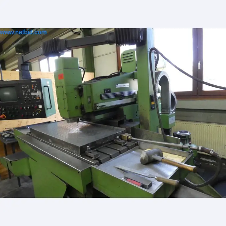 Máquinas bem conservadas, bem como equipamento operacional e de escritório do sector da fabricação de ferramentas / metalurgia-2