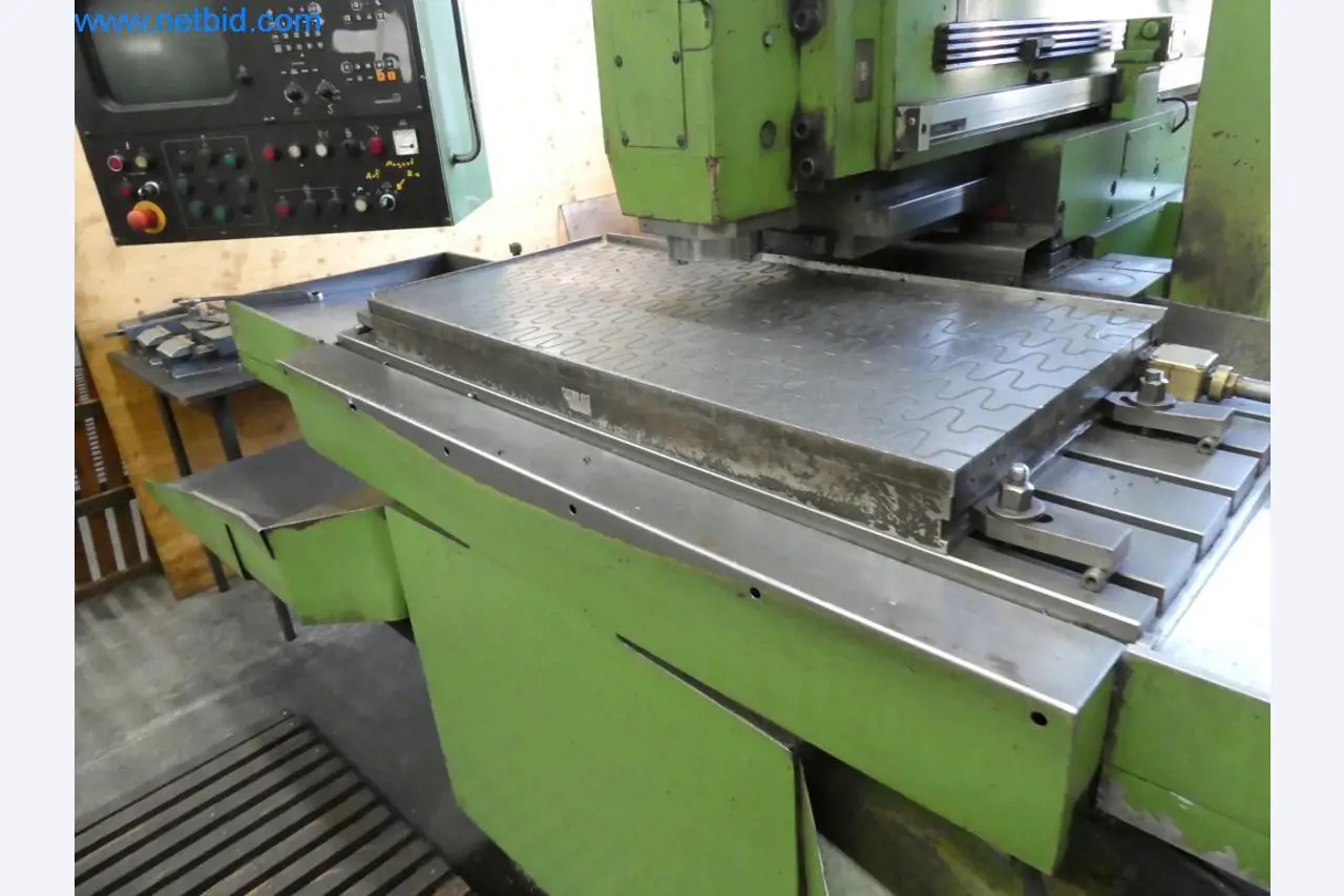 Máquinas bem conservadas, bem como equipamento operacional e de escritório do sector da fabricação de ferramentas / metalurgia-3