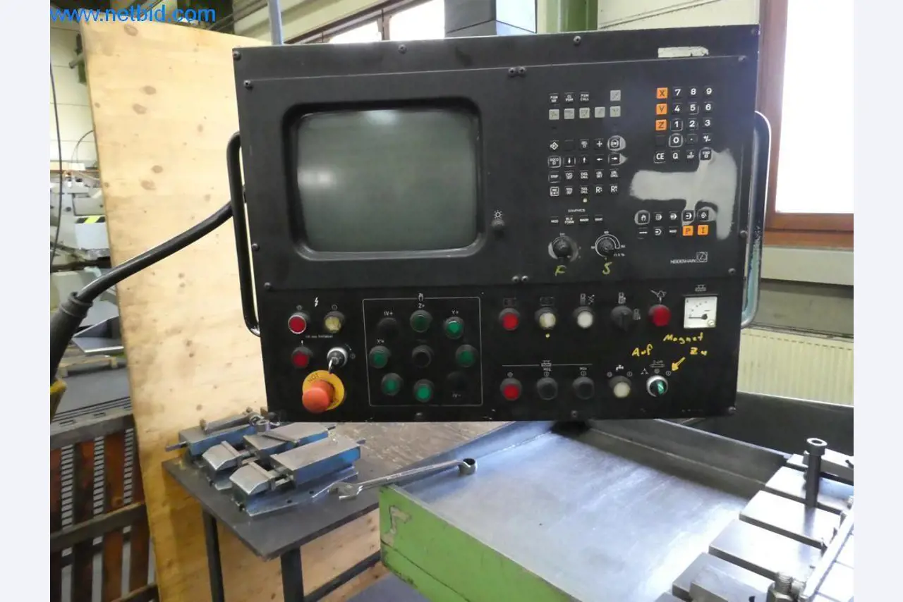 Máquinas bem conservadas, bem como equipamento operacional e de escritório do sector da fabricação de ferramentas / metalurgia-4