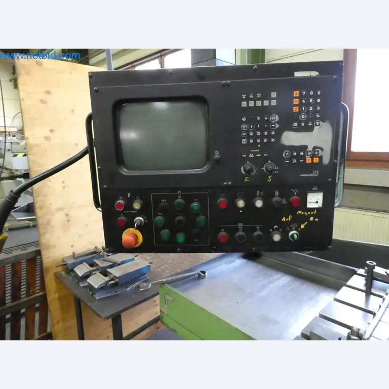 Máquinas bem conservadas, bem como equipamento operacional e de escritório do sector da fabricação de ferramentas / metalurgia-4