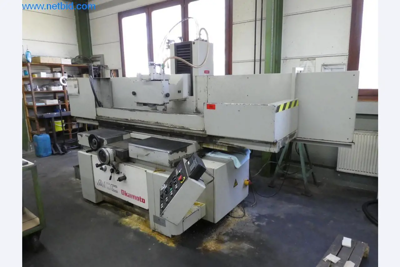 Machines entretenues ainsi que l'équipement de l'entreprise et du commerce dans le domaine de la construction d'outils / du travail des métaux-1