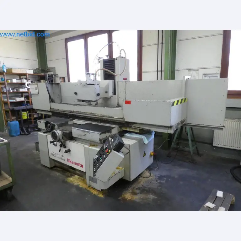 Machines entretenues ainsi que l'équipement de l'entreprise et du commerce dans le domaine de la construction d'outils / du travail des métaux-1