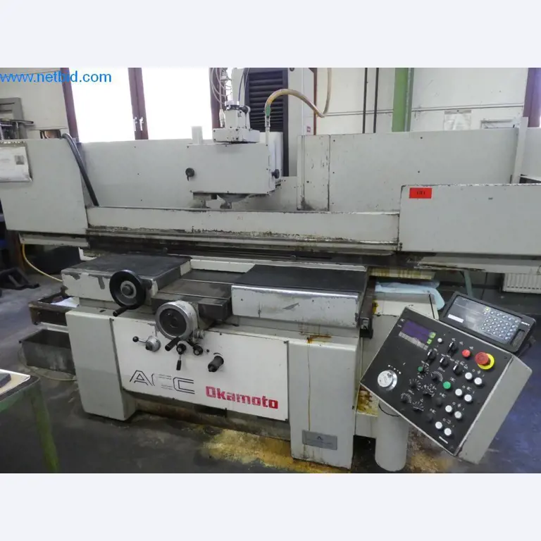 Machines entretenues ainsi que l'équipement de l'entreprise et du commerce dans le domaine de la construction d'outils / du travail des métaux-2