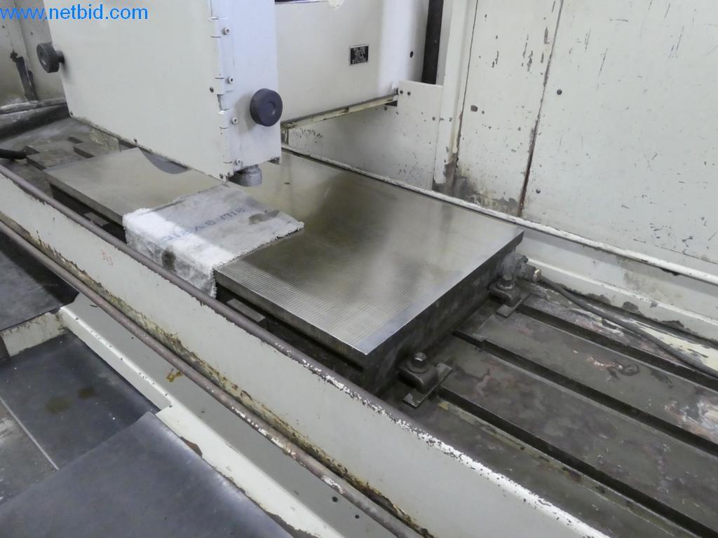 Máquinas bem conservadas, bem como equipamento operacional e de escritório do sector da fabricação de ferramentas / metalurgia-4