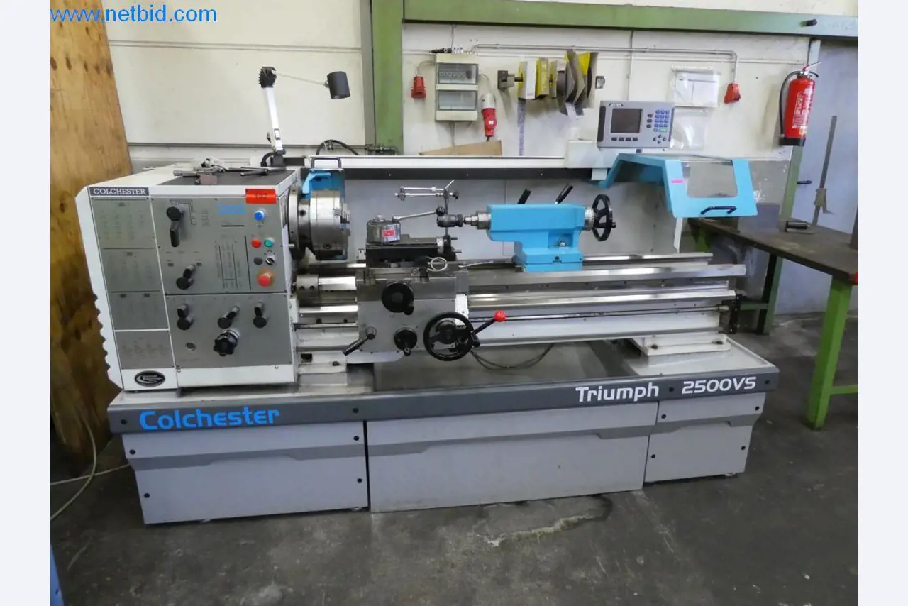 Máquinas bem conservadas, bem como equipamento operacional e de escritório do sector da fabricação de ferramentas / metalurgia-1