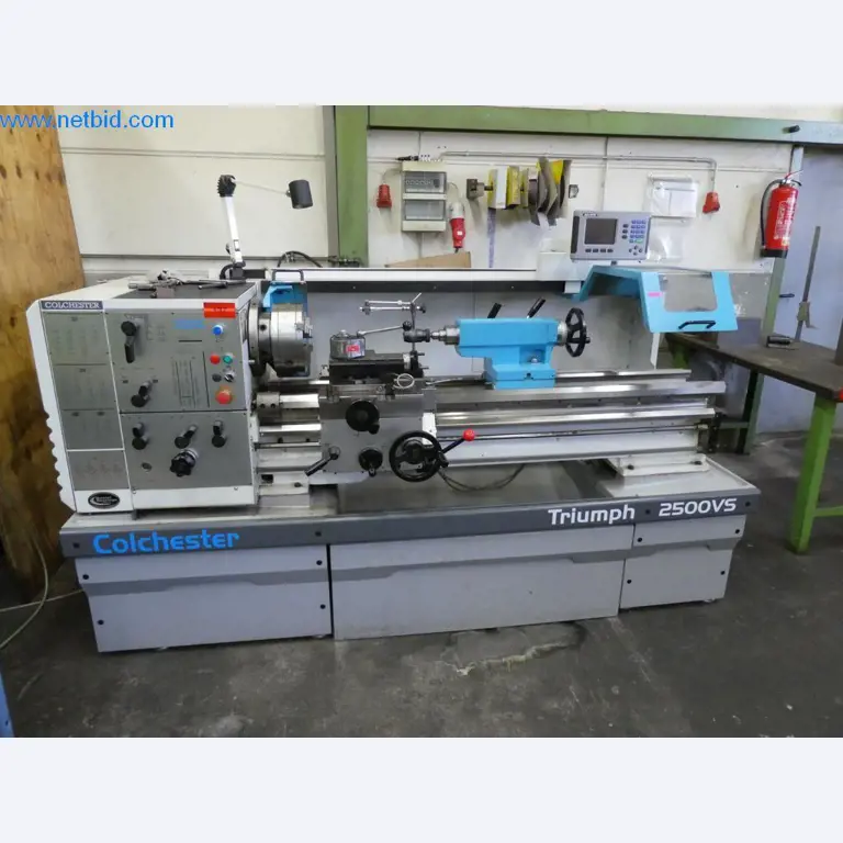 Máquinas bem conservadas, bem como equipamento operacional e de escritório do sector da fabricação de ferramentas / metalurgia-1