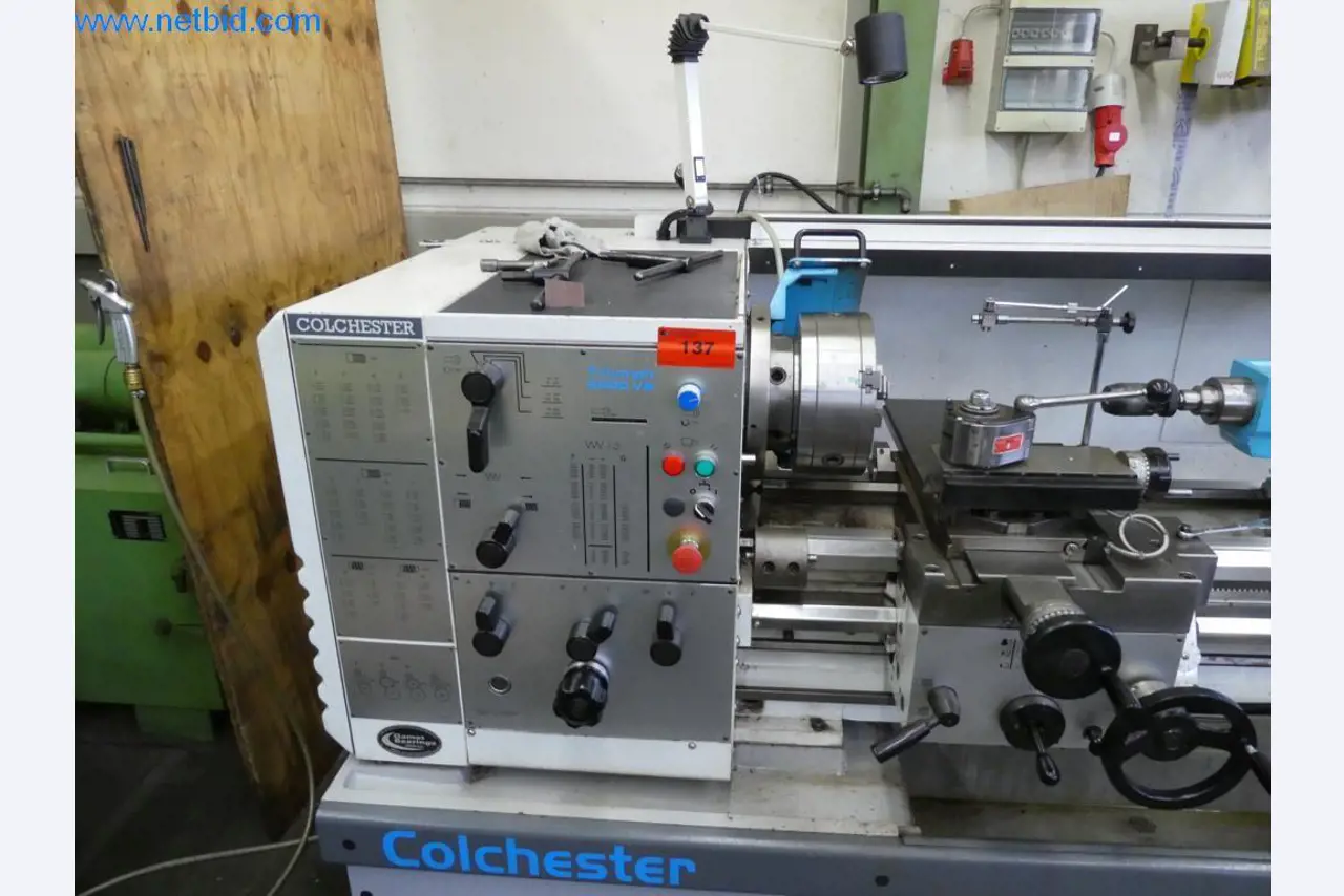 Máquinas bem conservadas, bem como equipamento operacional e de escritório do sector da fabricação de ferramentas / metalurgia-3