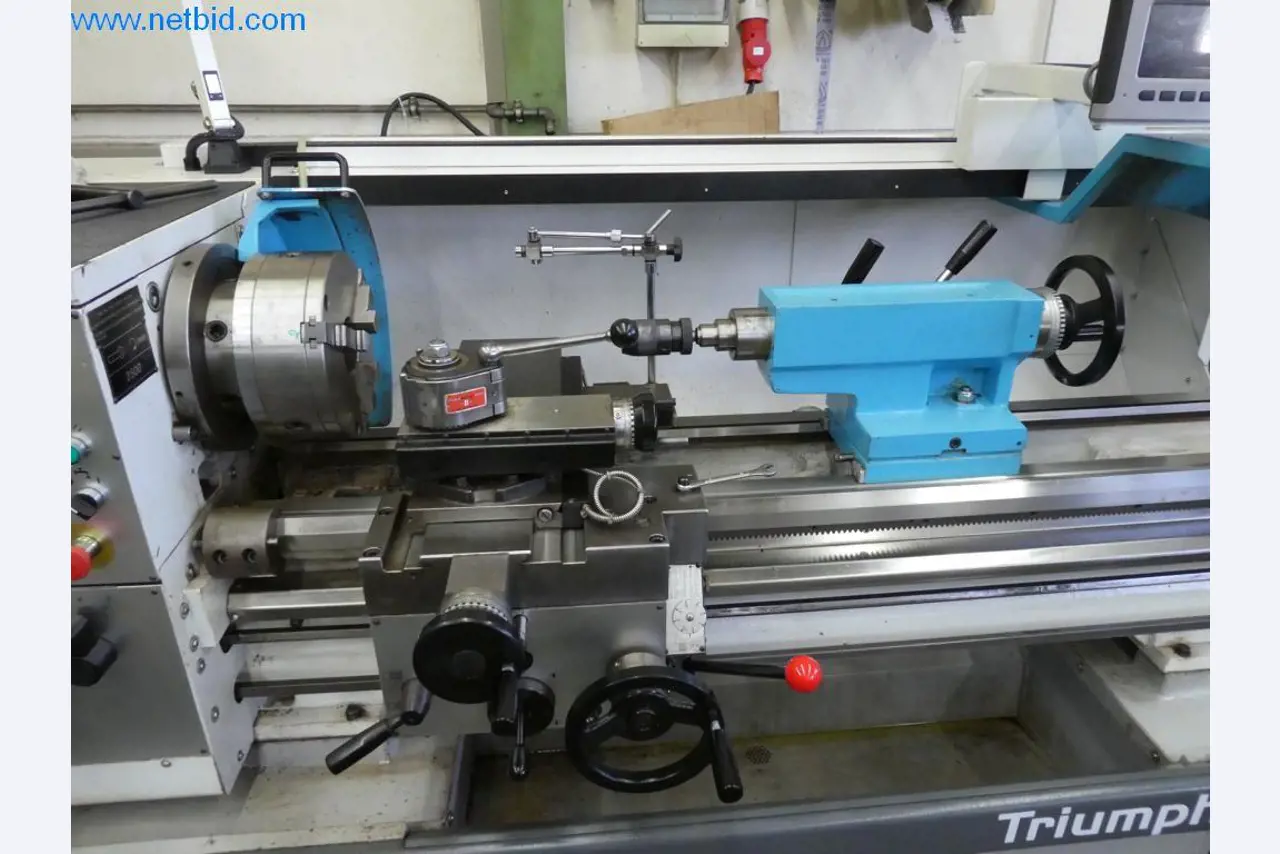 Máquinas bem conservadas, bem como equipamento operacional e de escritório do sector da fabricação de ferramentas / metalurgia-4