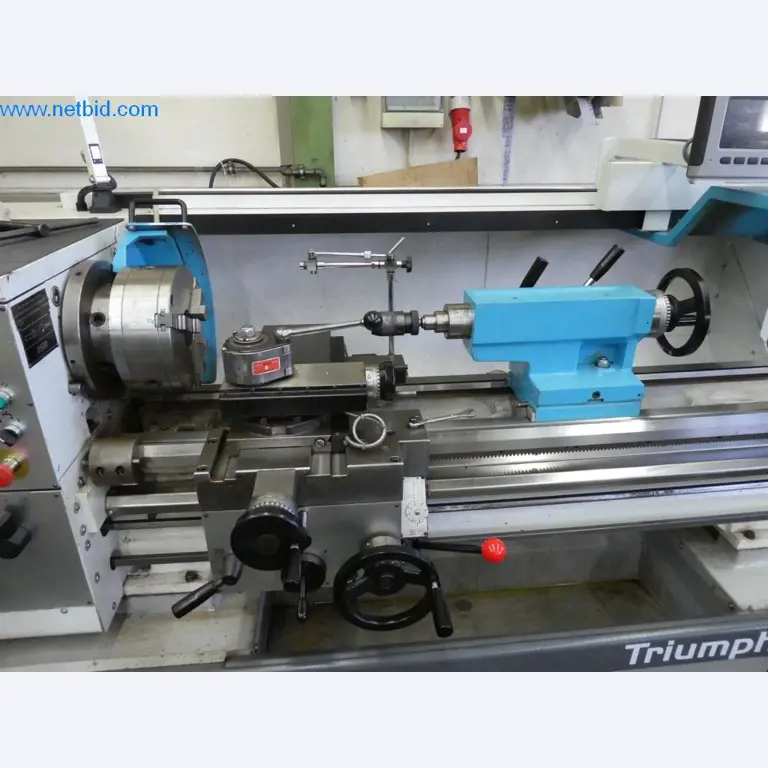 Máquinas bem conservadas, bem como equipamento operacional e de escritório do sector da fabricação de ferramentas / metalurgia-4