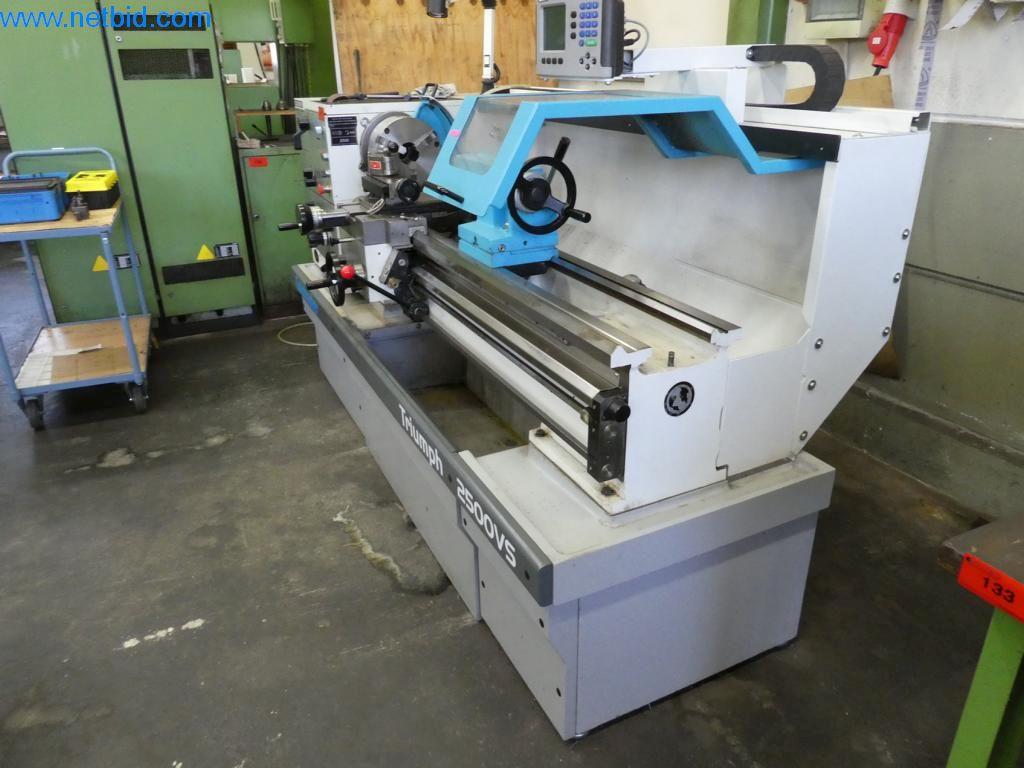 Máquinas bem conservadas, bem como equipamento operacional e de escritório do sector da fabricação de ferramentas / metalurgia-6