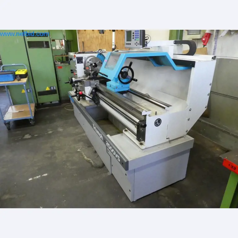 Máquinas bem conservadas, bem como equipamento operacional e de escritório do sector da fabricação de ferramentas / metalurgia-6