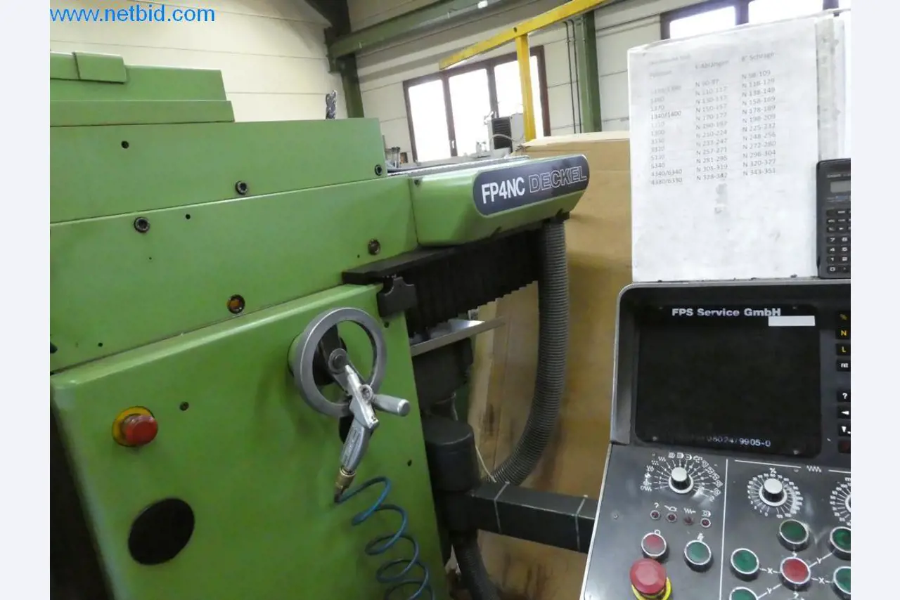 Máquinas bem conservadas, bem como equipamento operacional e de escritório do sector da fabricação de ferramentas / metalurgia-4