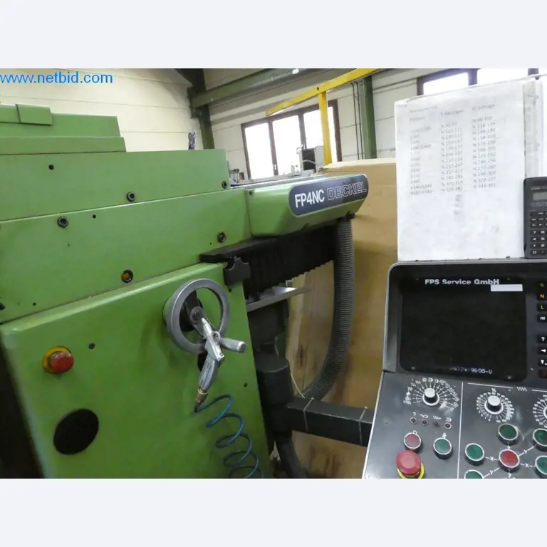 Máquinas bem conservadas, bem como equipamento operacional e de escritório do sector da fabricação de ferramentas / metalurgia-4