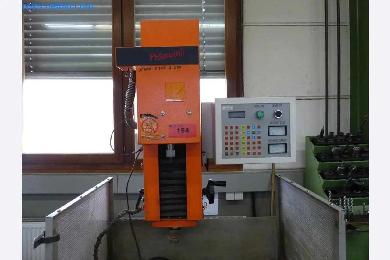 Dobře udržované stroje a provozní a kancelářské vybavení z oblasti výroby nástrojů / obrábění kovů.-2