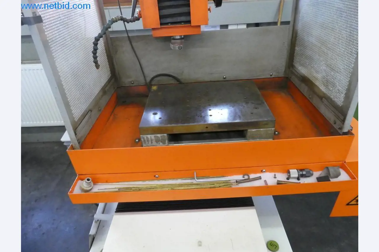 Dobře udržované stroje a provozní a kancelářské vybavení z oblasti výroby nástrojů / obrábění kovů.-5