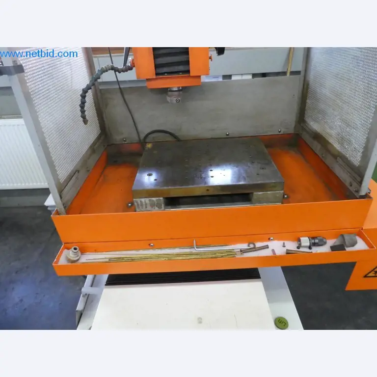 Dobře udržované stroje a provozní a kancelářské vybavení z oblasti výroby nástrojů / obrábění kovů.-5