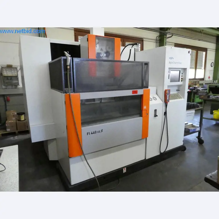 Dobře udržované stroje a provozní a kancelářské vybavení z oblasti výroby nástrojů / obrábění kovů.-1