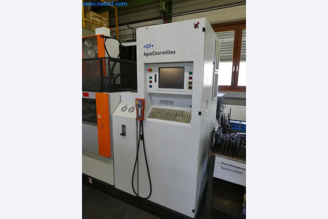 Dobře udržované stroje a provozní a kancelářské vybavení z oblasti výroby nástrojů / obrábění kovů.-2