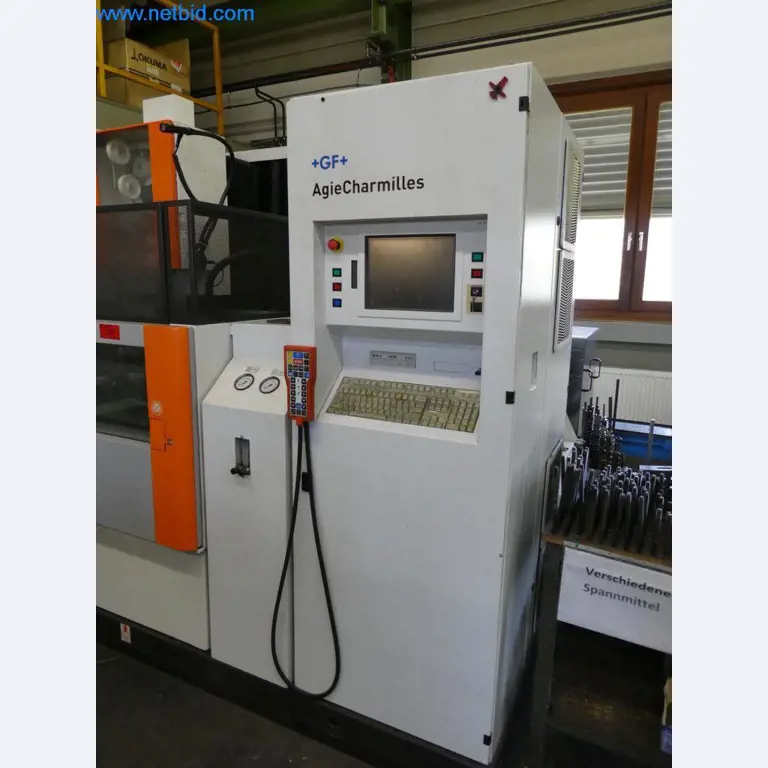 Dobře udržované stroje a provozní a kancelářské vybavení z oblasti výroby nástrojů / obrábění kovů.-2