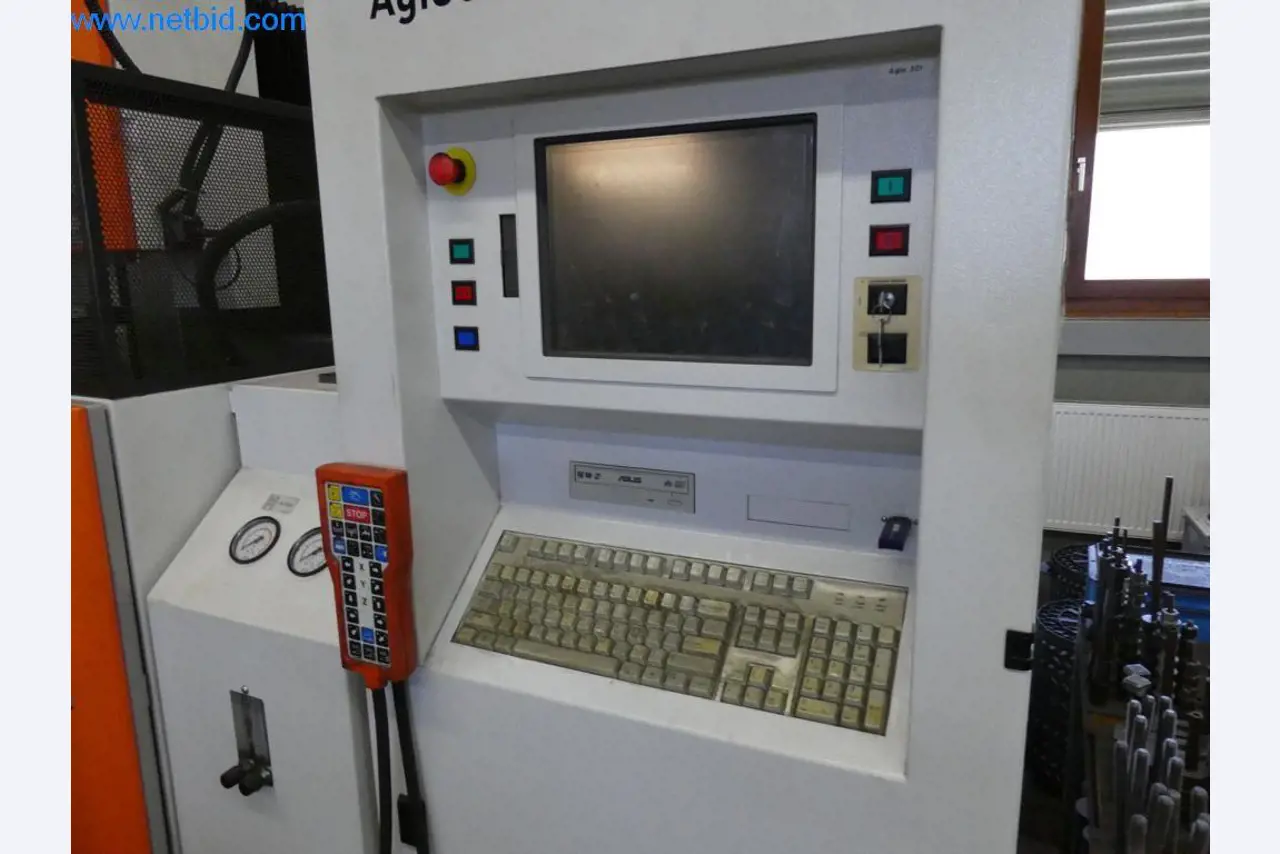 Dobře udržované stroje a provozní a kancelářské vybavení z oblasti výroby nástrojů / obrábění kovů.-3