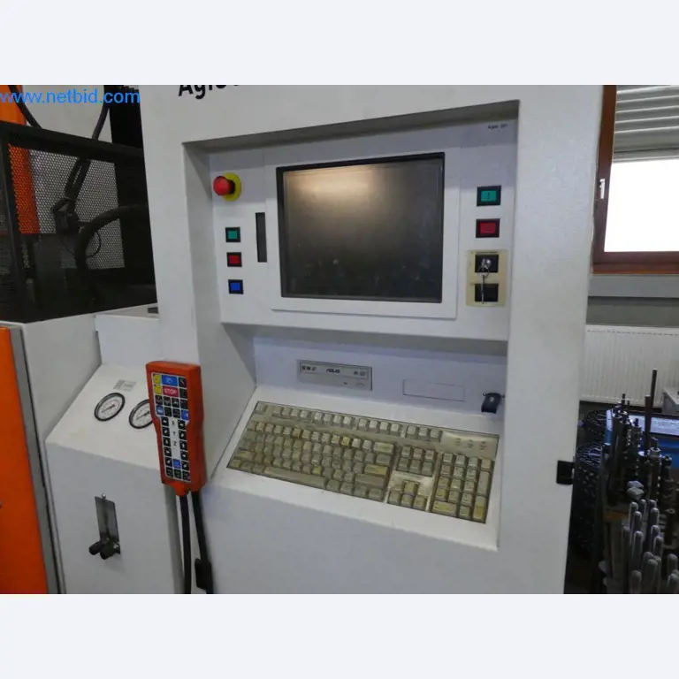 Dobře udržované stroje a provozní a kancelářské vybavení z oblasti výroby nástrojů / obrábění kovů.-3