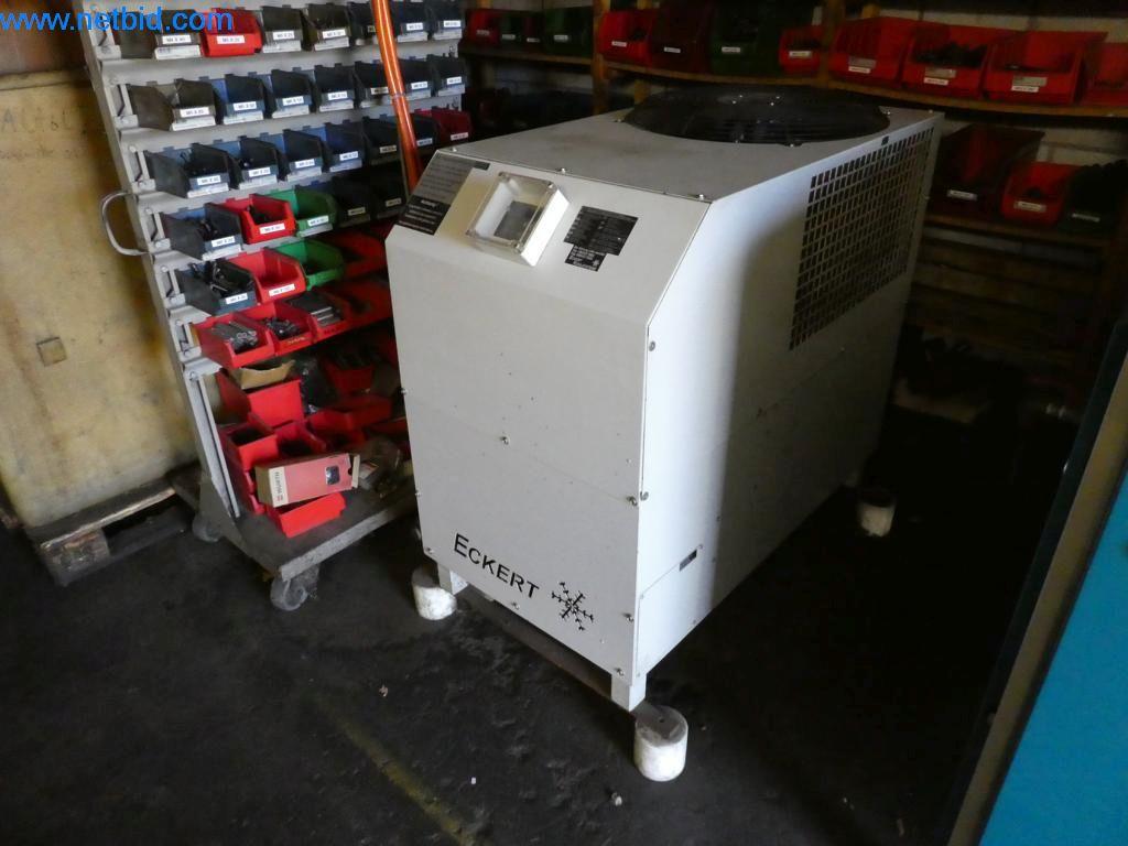 Máquinas bem conservadas, bem como equipamento operacional e de escritório do sector da fabricação de ferramentas / metalurgia-4