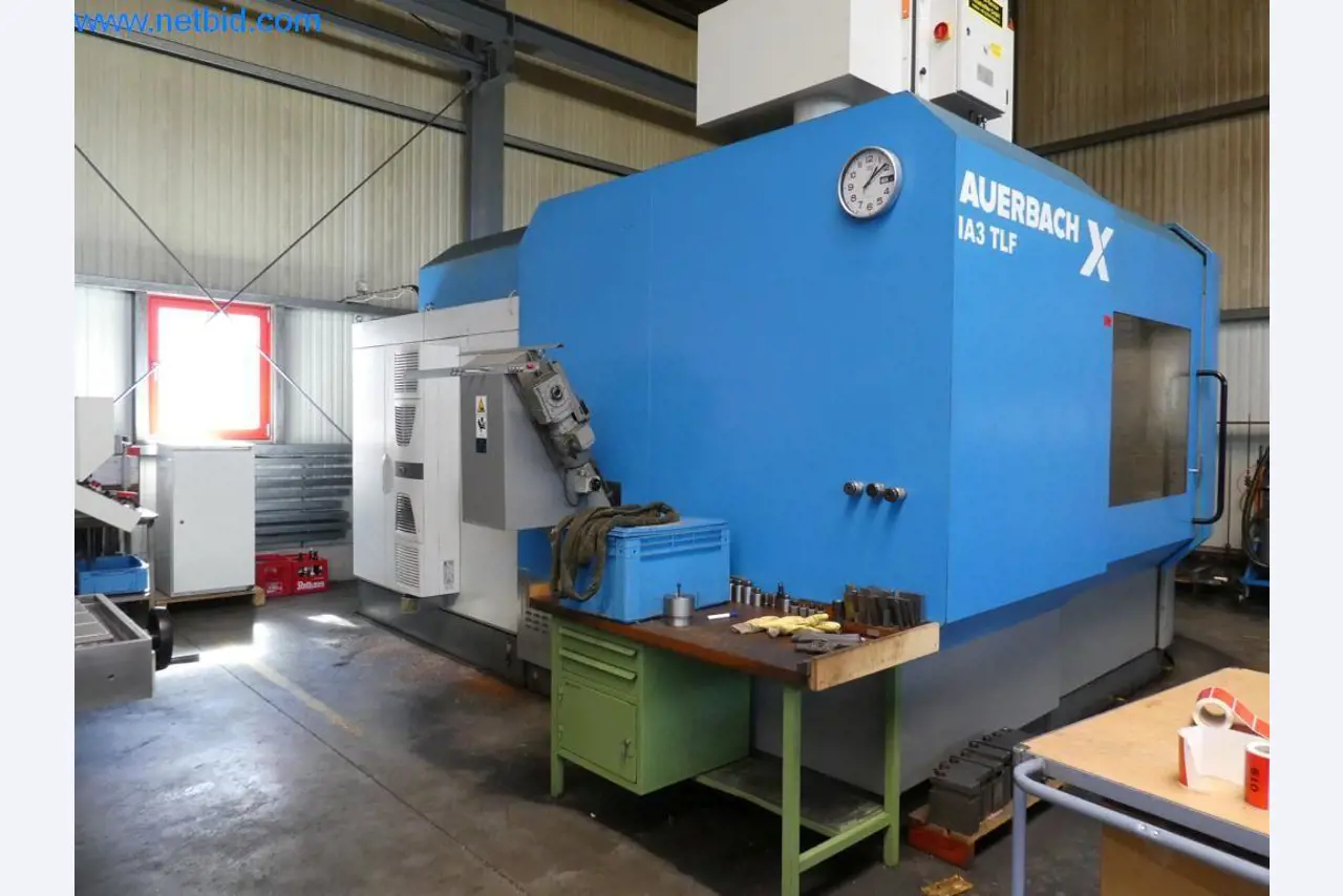 Máquinas bem conservadas, bem como equipamento operacional e de escritório do sector da fabricação de ferramentas / metalurgia-11