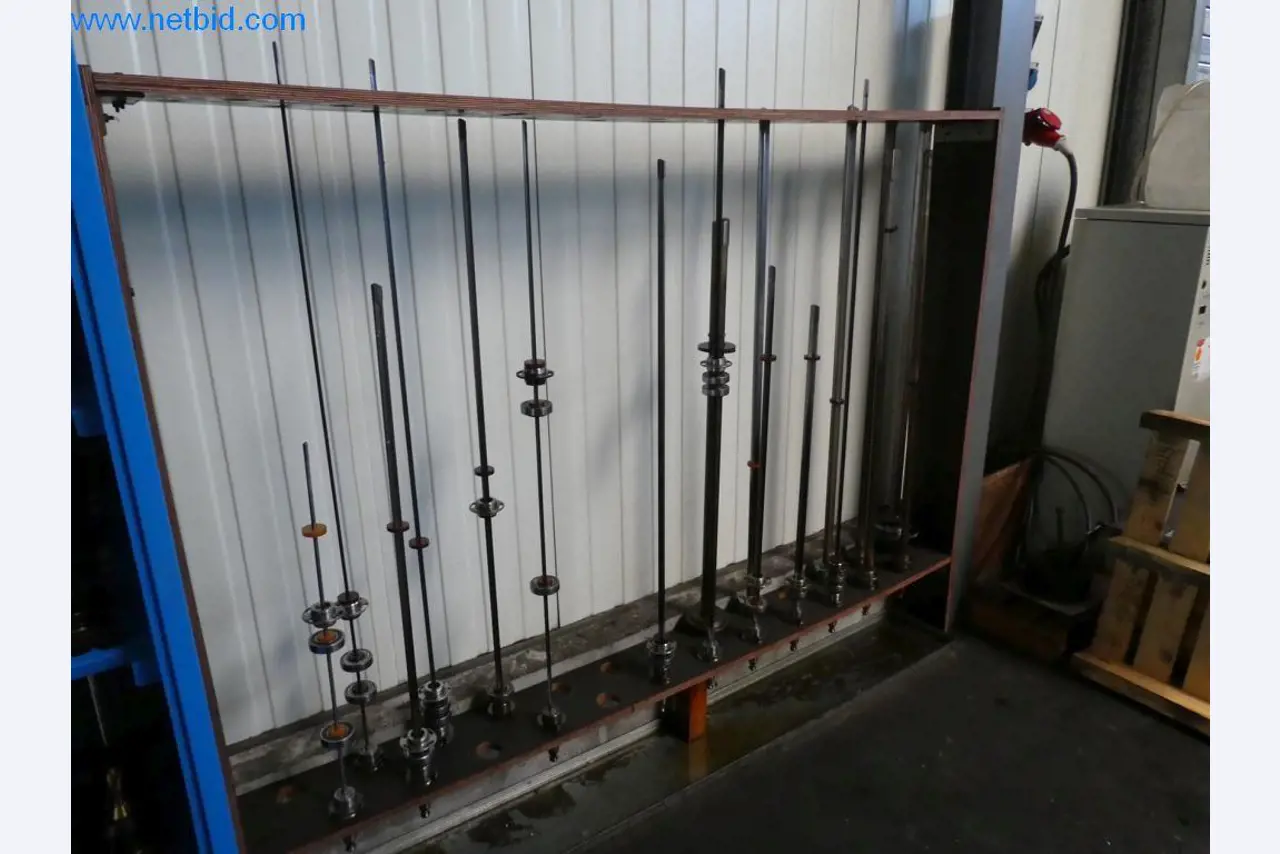 Máquinas bem conservadas, bem como equipamento operacional e de escritório do sector da fabricação de ferramentas / metalurgia-5