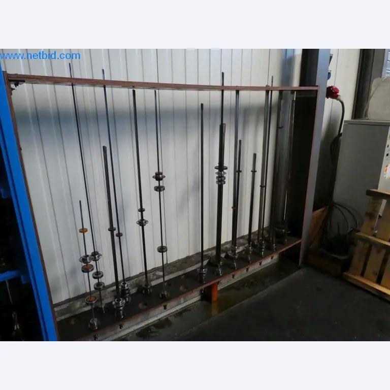 Máquinas bem conservadas, bem como equipamento operacional e de escritório do sector da fabricação de ferramentas / metalurgia-5